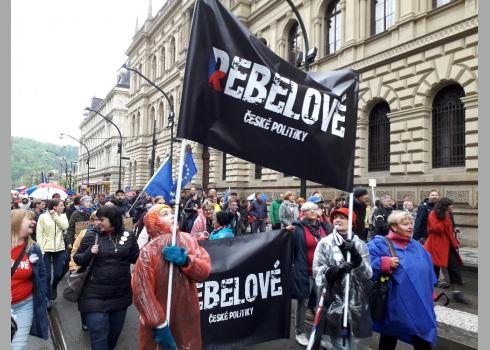 Diese Damen versprechen eine „Rebellion gegen die tschechische Politik“.