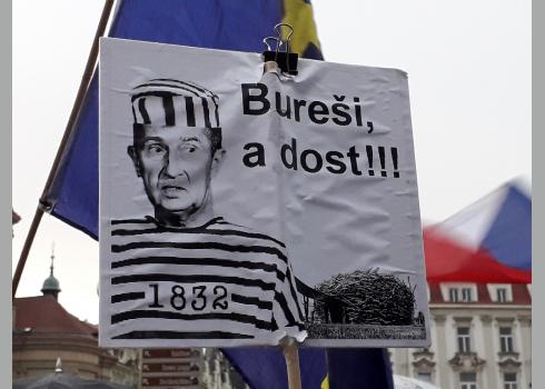 „Wir haben Bureš satt“ Bureš war Babiš´ Deckname während seiner Zeit beim Geheimdienst der ČSSR.