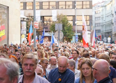 Ca. 8 bis 10.000 Menschen gedachten den Opfern des Kommunismus und demonstrierten gegen Andrej Babiš und Miloš Zeman. Foto: K. Kountouroyanis