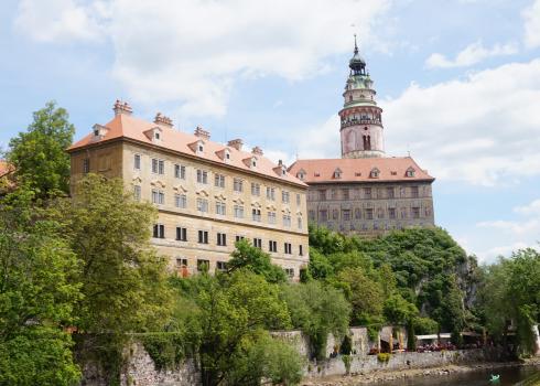 Moldau und Teil des Schlossgeländes