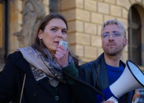 Lenka Kralová ist eine bekannte Aktivistin der queeren Bewegung in Tschechien.