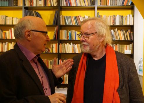 Jürgen Serke (rechts) im Gespräch mit Peter Lange (Deutschlandfunk). Foto: Konstantin Kountouroyanis