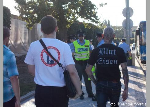 Anti-Merkel-Demonstration in Prag (25.08.2016). Deutsche und tschechische Rechte im Geiste vereint.