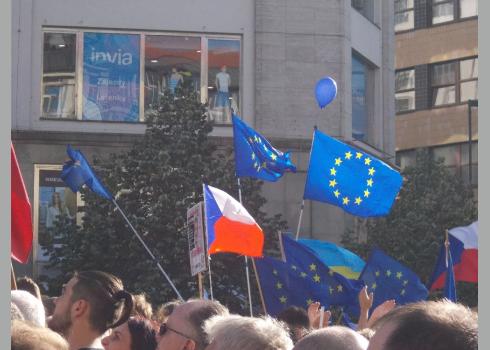 Europa geht auf die Straße - Das Foto wurde auf einer Demo gegen Andrej Babiš am 5.6.2018 aufgenommen.