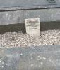 Hinweistafel auf dem Friedhof Friedland: in tschechischer Sprache wird auf die bevorstehende Auflösung der Grabstätte unterrichtet