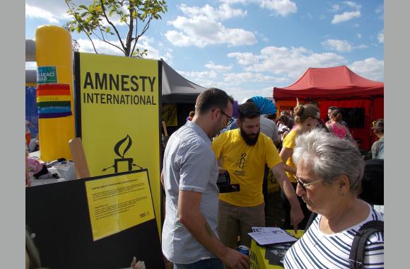 Auch Amnesty International war mit einem eigenen Stand vertreten.