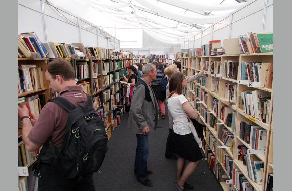 Die Second-Hand-Abteilung mit Shop für Bücher ab 50 Kronen aufwärts.