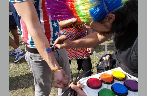 Der Regenbogen hat in der europäischen Geschichte verschiedene Bedeutungen für unterschiedliche politische Gruppen