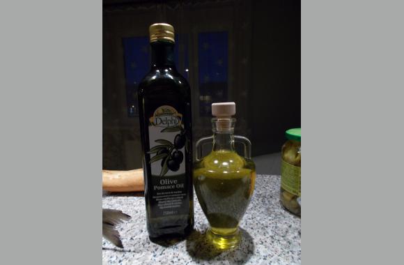 Tipp: Wie sie etwas mehr Mittelmeerfeeling ins Wohnzimmer bringen. Allerdings ist Olivenöl lichtempfindlich. Bewahren Sie die Flasche im Dunkeln auf.