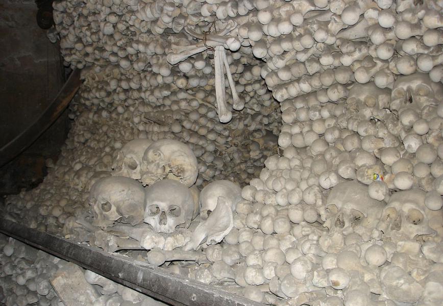 Morbide Schonheit Aus Menschlichen Gebeinen Die Knochenkirche In Kutna Hora Tschechien Online
