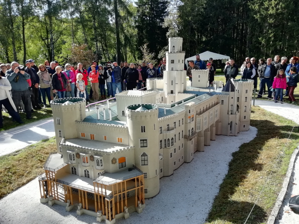 Schloss Hluboká nad Vltavou (Modell im Park Boheminium)